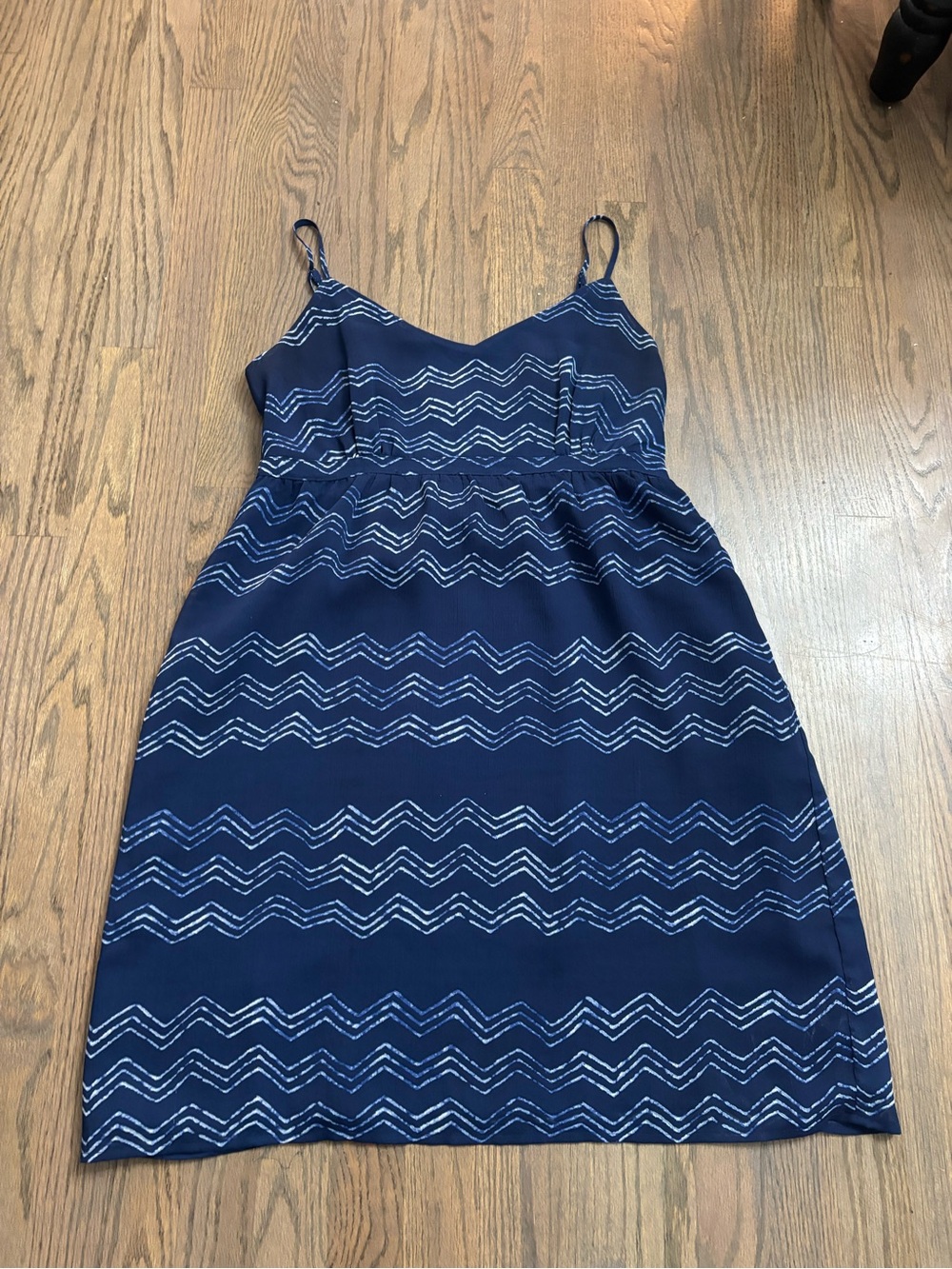 Old Navy Women’s Navy and White Chevron Spaghetti Strap Mini Dress - LIKE NEW!